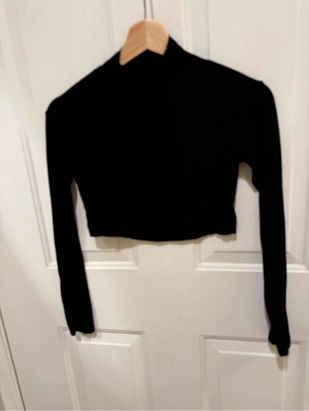 STAX Black Cropped Long-Sleeve Turtleneck Top small